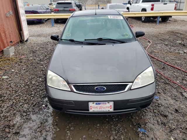 1FAHP34N57W167098 - 2007 FORD FOCUS ZX4 GRAY photo 5