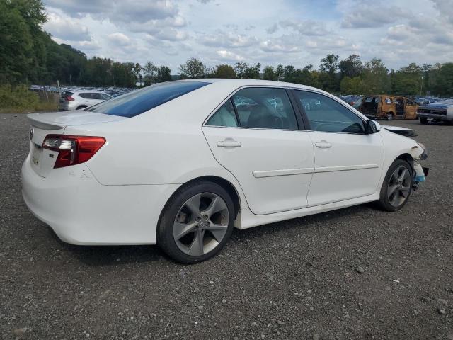4T1BF1FK2EU309826 - 2014 TOYOTA CAMRY L WHITE photo 3