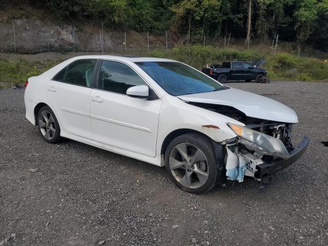 4T1BF1FK2EU309826 - 2014 TOYOTA CAMRY L WHITE photo 4