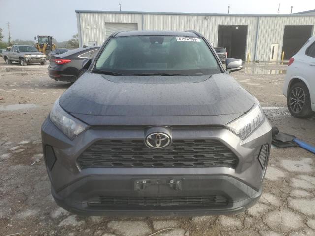 2T3G1RFV5MW226930 - 2021 TOYOTA RAV4 LE رمادي صورة 5