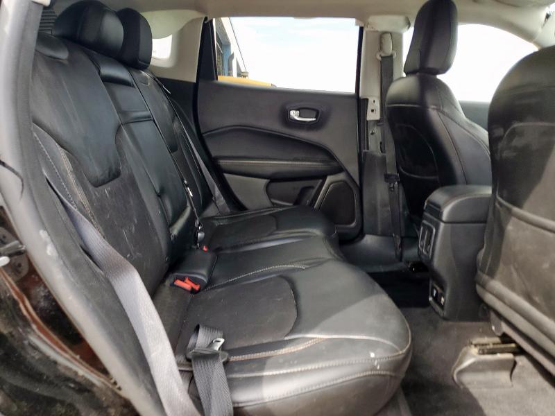 3C4NJDBB9JT179362 - 2018 JEEP COMPASS LATITUDE შავი ფოტო 11