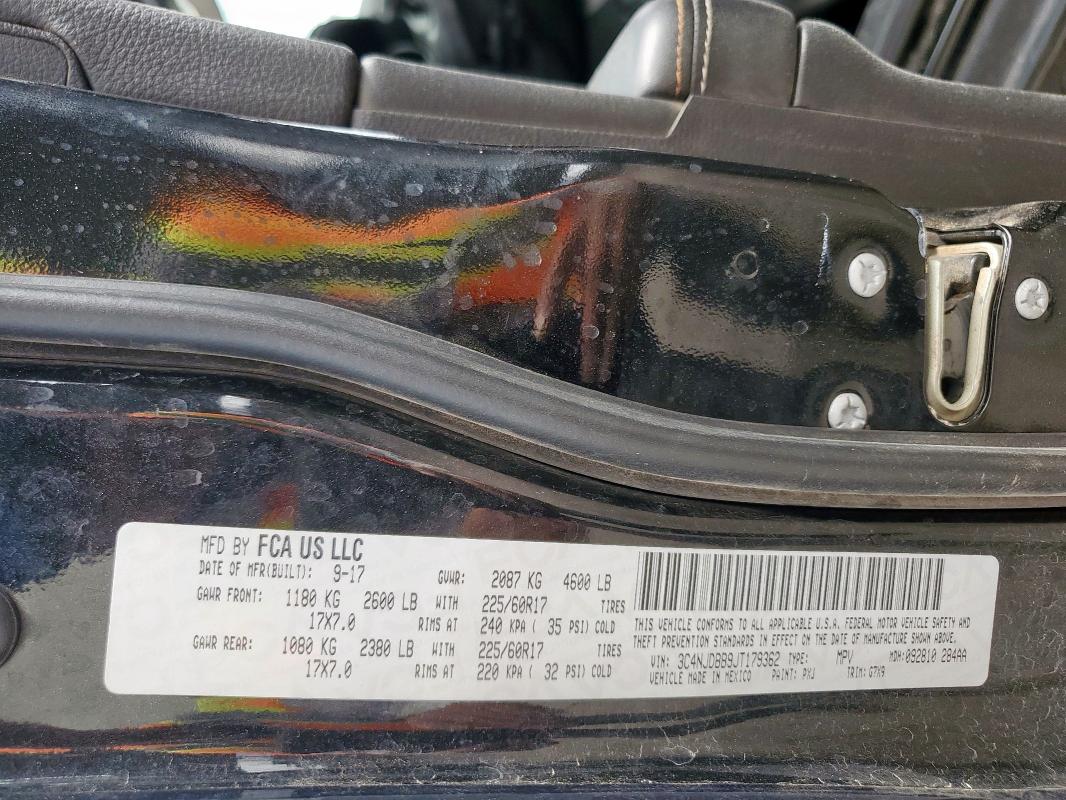 3C4NJDBB9JT179362 - 2018 JEEP COMPASS LATITUDE შავი ფოტო 13