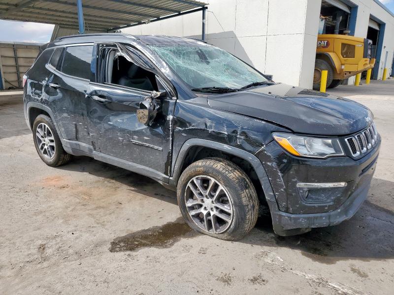 3C4NJDBB9JT179362 - 2018 JEEP COMPASS LATITUDE შავი ფოტო 4