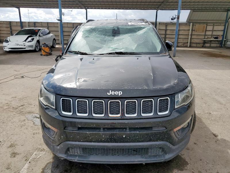 3C4NJDBB9JT179362 - 2018 JEEP COMPASS LATITUDE შავი ფოტო 5