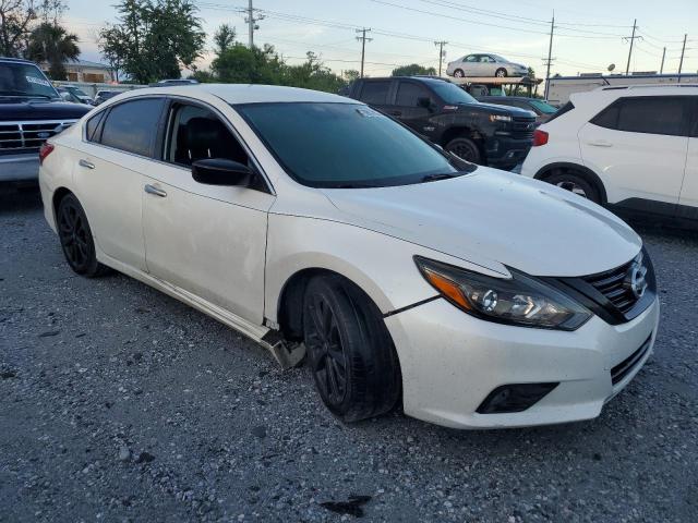 1N4AL3AP7JC159404 - 2018 NISSAN ALTIMA 2.5 WHITE photo 4