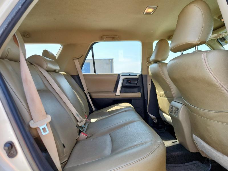 JTEZU5JR4B5016614 - 2011 TOYOTA 4RUNNER SR5 WHITE photo 11