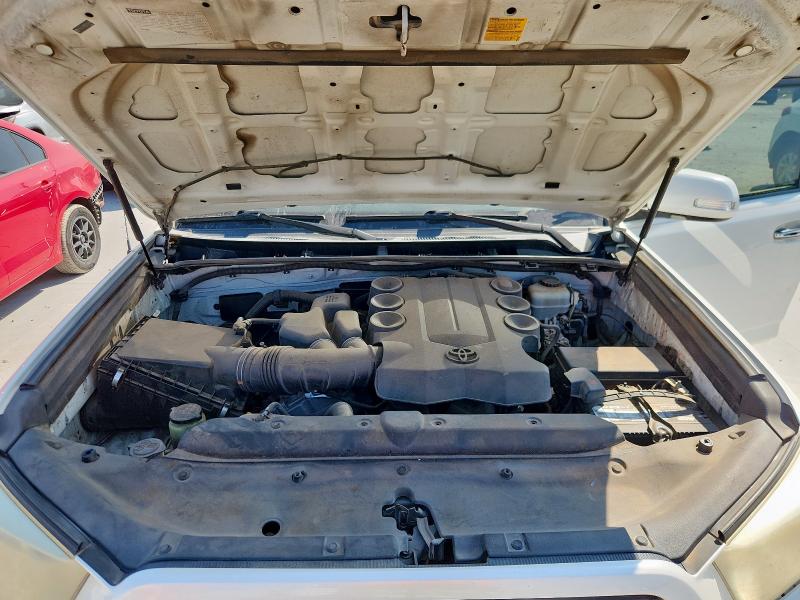 JTEZU5JR4B5016614 - 2011 TOYOTA 4RUNNER SR5 WHITE photo 12