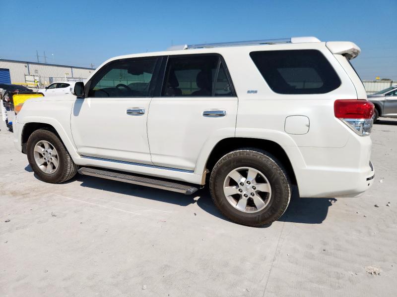 JTEZU5JR4B5016614 - 2011 TOYOTA 4RUNNER SR5 WHITE photo 2
