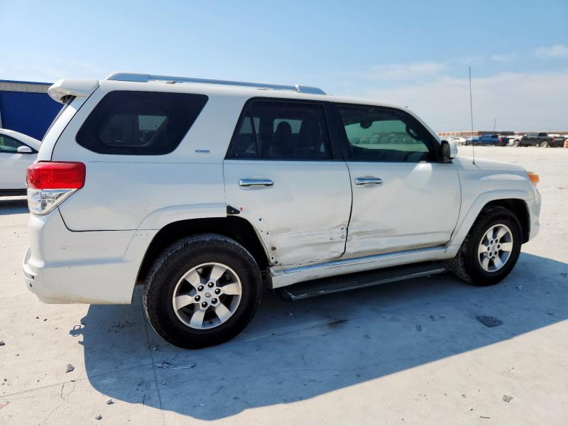 JTEZU5JR4B5016614 - 2011 TOYOTA 4RUNNER SR5 WHITE photo 3