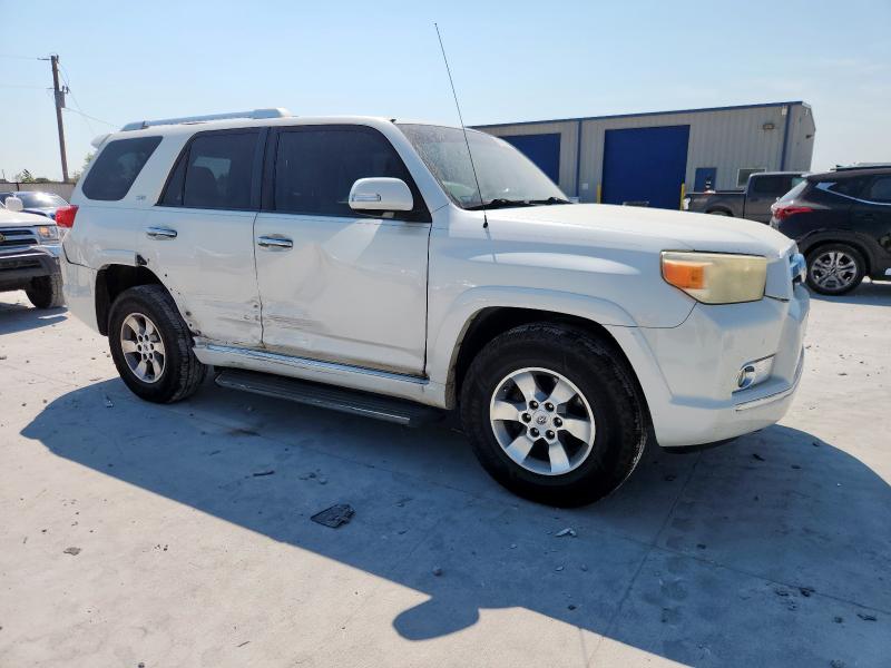 JTEZU5JR4B5016614 - 2011 TOYOTA 4RUNNER SR5 WHITE photo 4