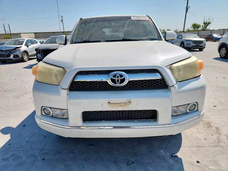 JTEZU5JR4B5016614 - 2011 TOYOTA 4RUNNER SR5 WHITE photo 5