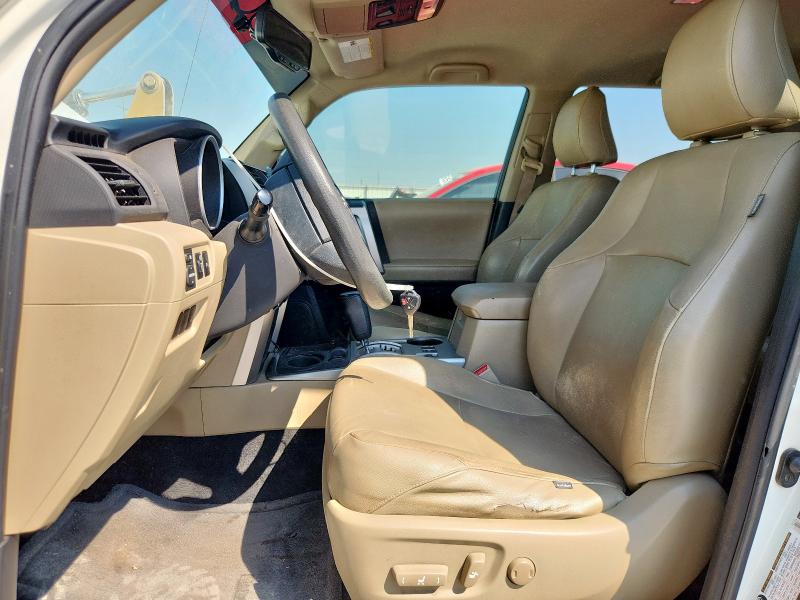 JTEZU5JR4B5016614 - 2011 TOYOTA 4RUNNER SR5 WHITE photo 7