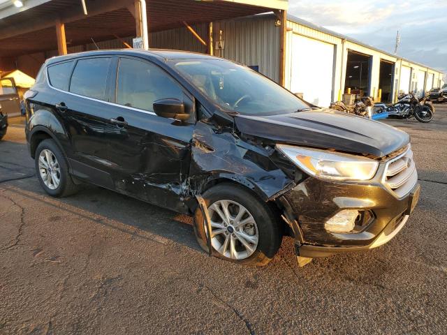 1FMCU9GD0HUD28548 - 2017 FORD ESCAPE SE შავი ფოტო 4