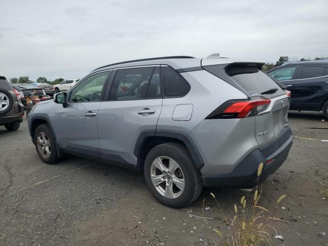 JTMP1RFVXLD058598 - 2020 TOYOTA RAV4 XLE SILVER photo 2