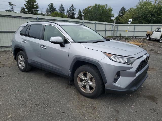 JTMP1RFVXLD058598 - 2020 TOYOTA RAV4 XLE SILVER photo 4