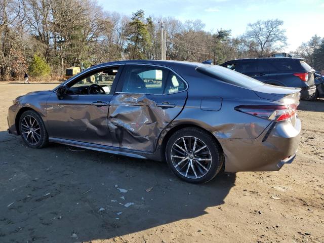 4T1G11AKXMU562791 - 2021 TOYOTA CAMRY SE GRAY photo 2