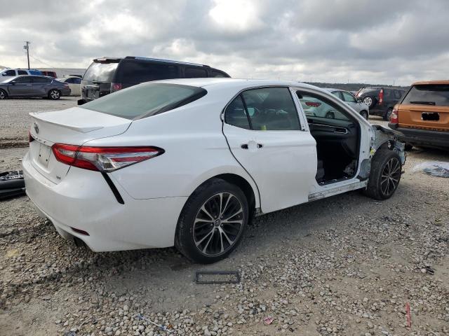 4T1B11HK1JU577062 - 2018 TOYOTA CAMRY L WHITE photo 3