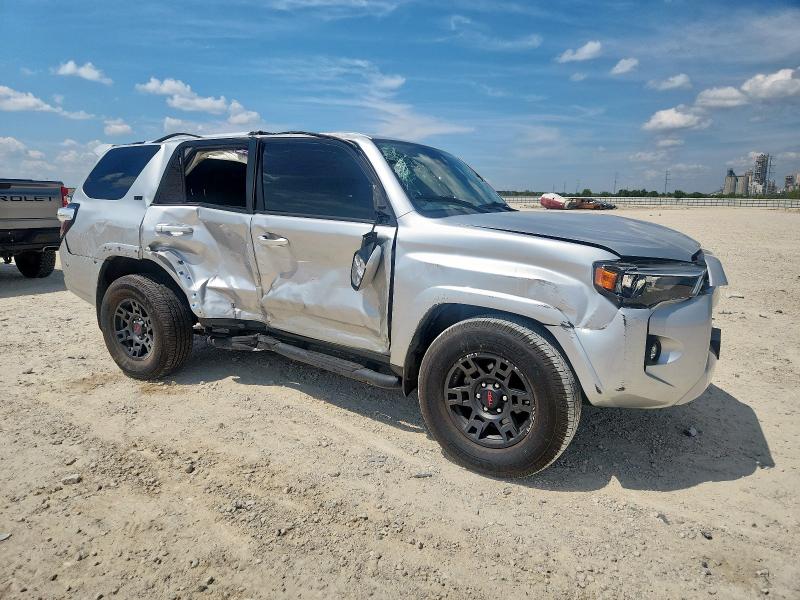 JTEEU5JR5M5249502 - 2021 TOYOTA 4RUNNER SR5 Silber Foto 4