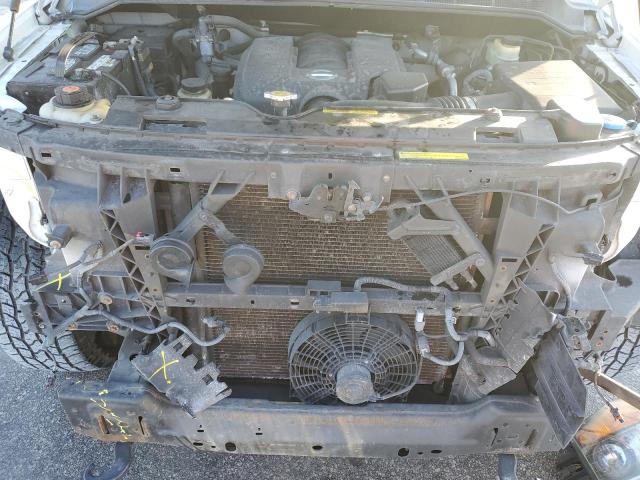 1N6AA06B94N513585 - 2004 NISSAN TITAN XE WHITE photo 11