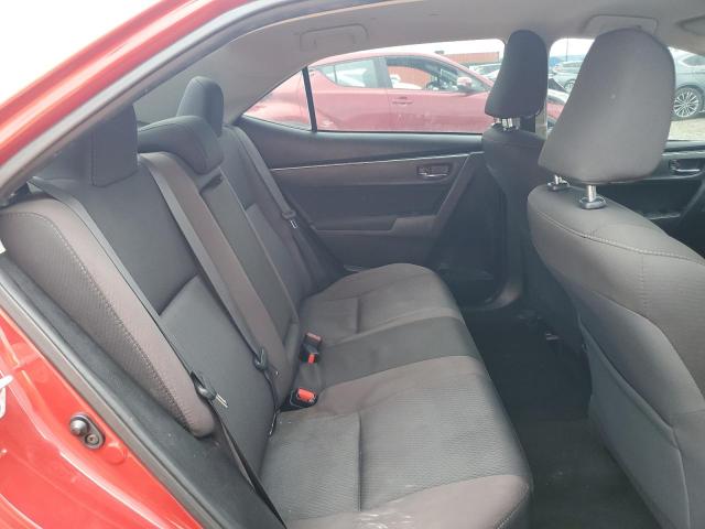 5YFBURHE4JP795756 - 2018 TOYOTA COROLLA L Rot Foto 10