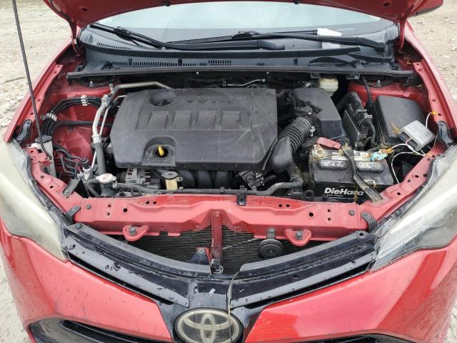 5YFBURHE4JP795756 - 2018 TOYOTA COROLLA L Rot Foto 11