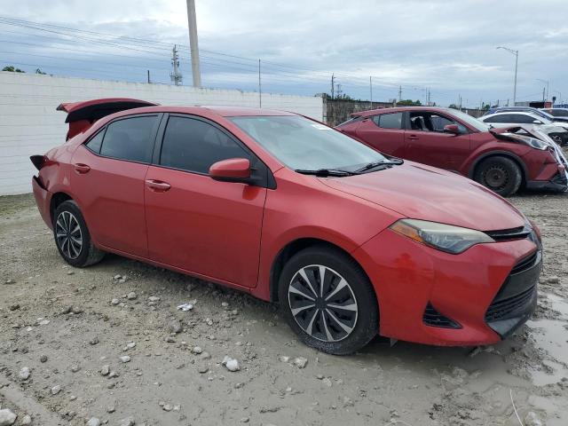 5YFBURHE4JP795756 - 2018 TOYOTA COROLLA L Rot Foto 4