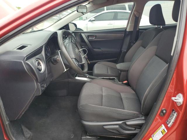 5YFBURHE4JP795756 - 2018 TOYOTA COROLLA L Rot Foto 7