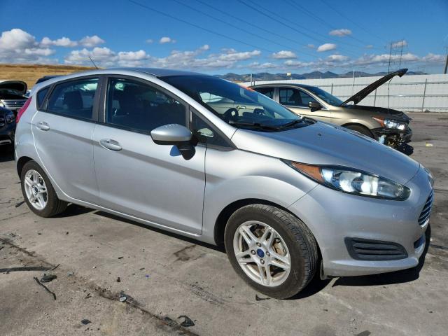 3FADP4EJ4KM157168 - 2019 FORD FIESTA SE 银色 照片 4