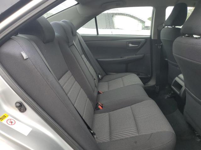 4T4BF1FK5FR510661 - 2015 TOYOTA CAMRY LE SILVER photo 10