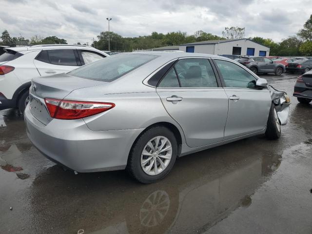 4T4BF1FK5FR510661 - 2015 TOYOTA CAMRY LE SILVER photo 3