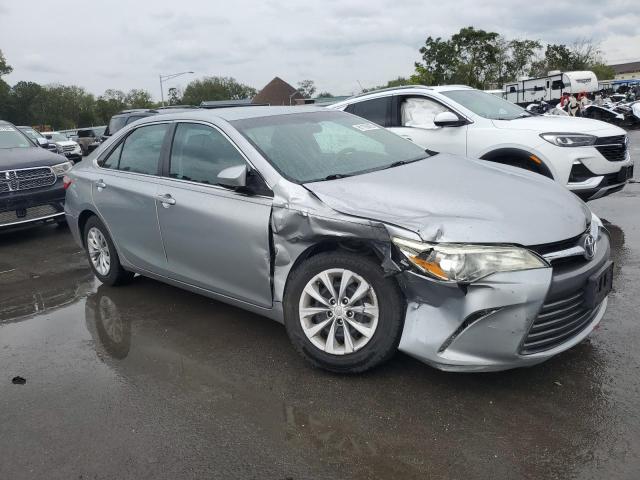 4T4BF1FK5FR510661 - 2015 TOYOTA CAMRY LE SILVER photo 4