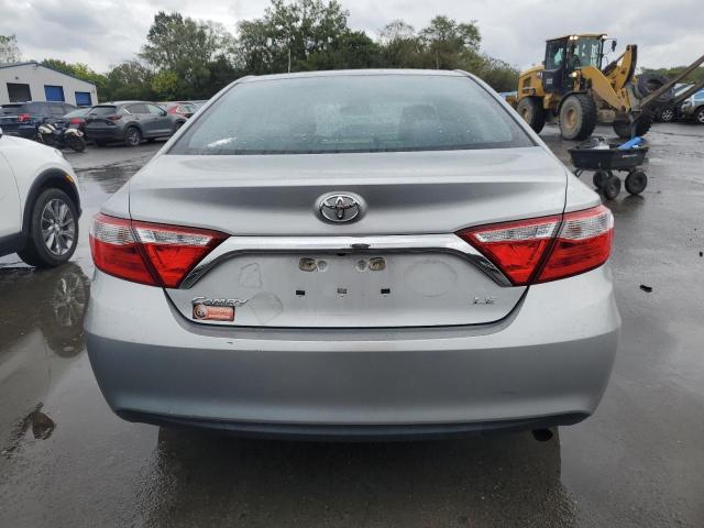 4T4BF1FK5FR510661 - 2015 TOYOTA CAMRY LE SILVER photo 6