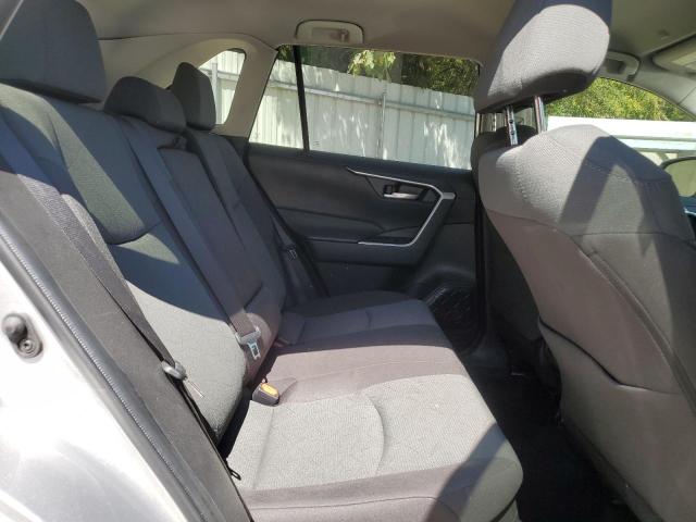 4T3RWRFV4RU163613 - 2024 TOYOTA RAV4 XLE SILVER photo 11