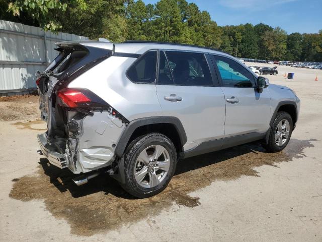 4T3RWRFV4RU163613 - 2024 TOYOTA RAV4 XLE SILVER photo 3