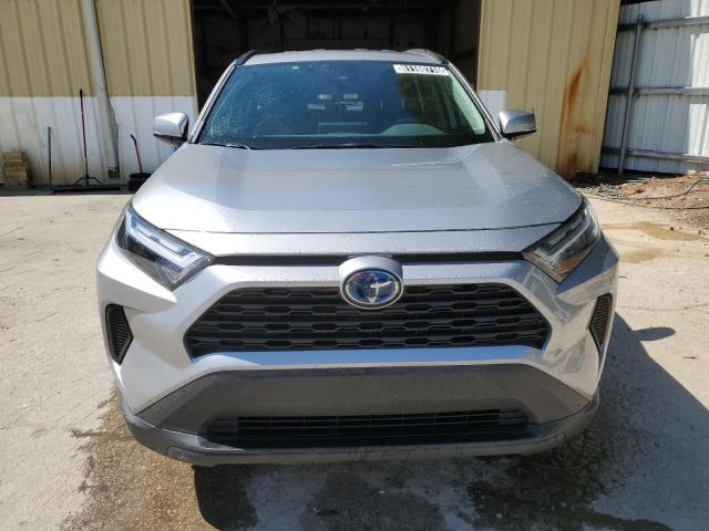 4T3RWRFV4RU163613 - 2024 TOYOTA RAV4 XLE SILVER photo 5