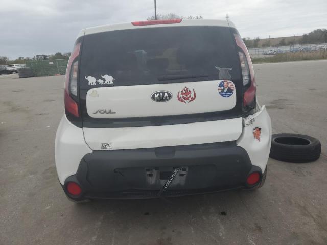 KNDJN2A29G7266958 - 2016 KIA SOUL WHITE photo 6