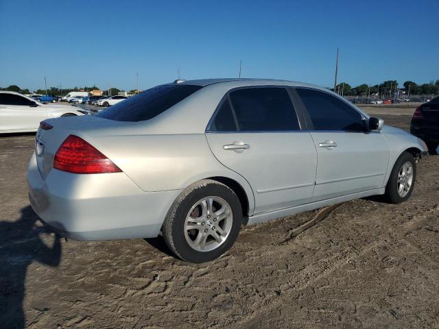 1HGCM56887A047942 - 2007 HONDA ACCORD EX SILVER photo 3