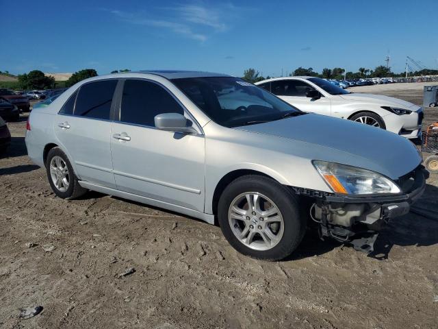 1HGCM56887A047942 - 2007 HONDA ACCORD EX SILVER photo 4