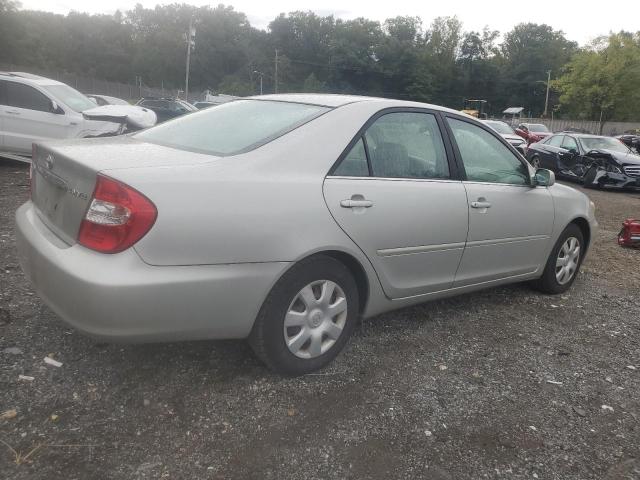 4T1BE32K52U557181 - 2002 TOYOTA CAMRY LE Արծաթագույն լուսանկար 3