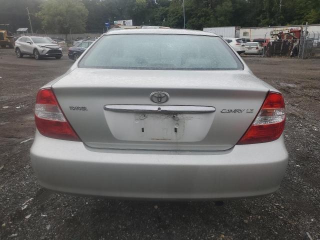 4T1BE32K52U557181 - 2002 TOYOTA CAMRY LE Արծաթագույն լուսանկար 6