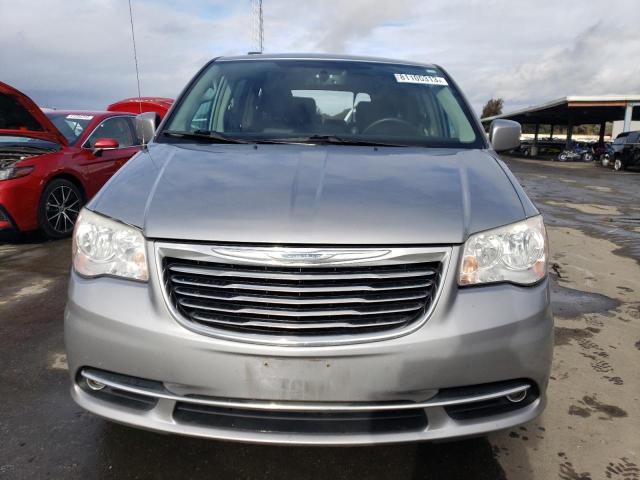 2C4RC1BG1DR690870 - 2013 CHRYSLER TOWN & COU TOURING SILVER photo 5