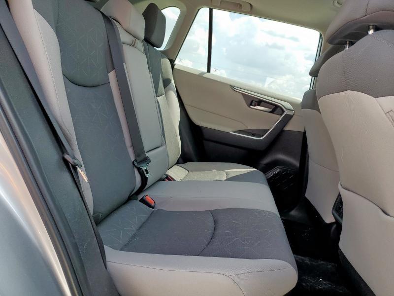 4T3RWRFV5SU187389 - 2025 TOYOTA RAV4 XLE SILVER photo 11