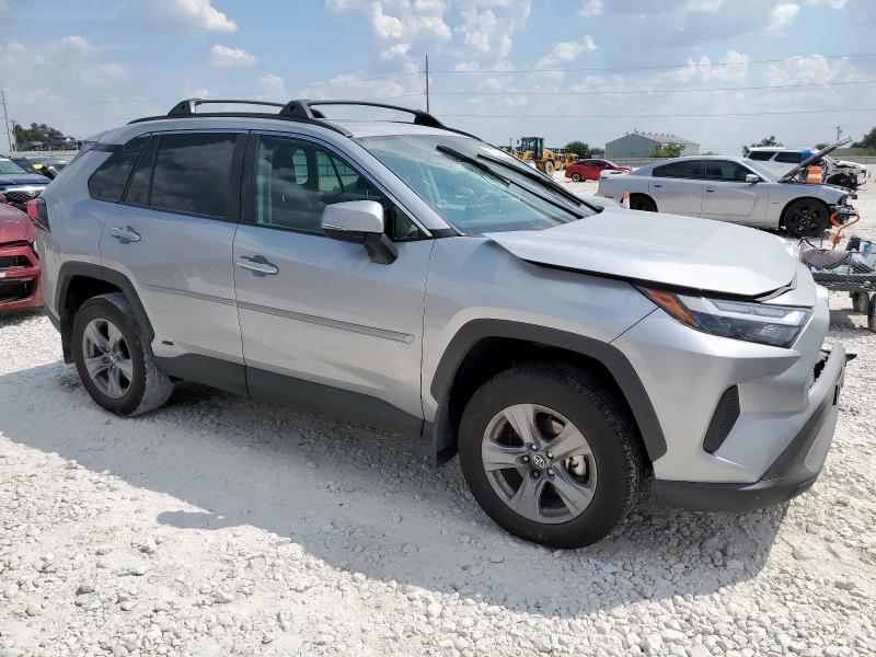 4T3RWRFV5SU187389 - 2025 TOYOTA RAV4 XLE SILVER photo 4