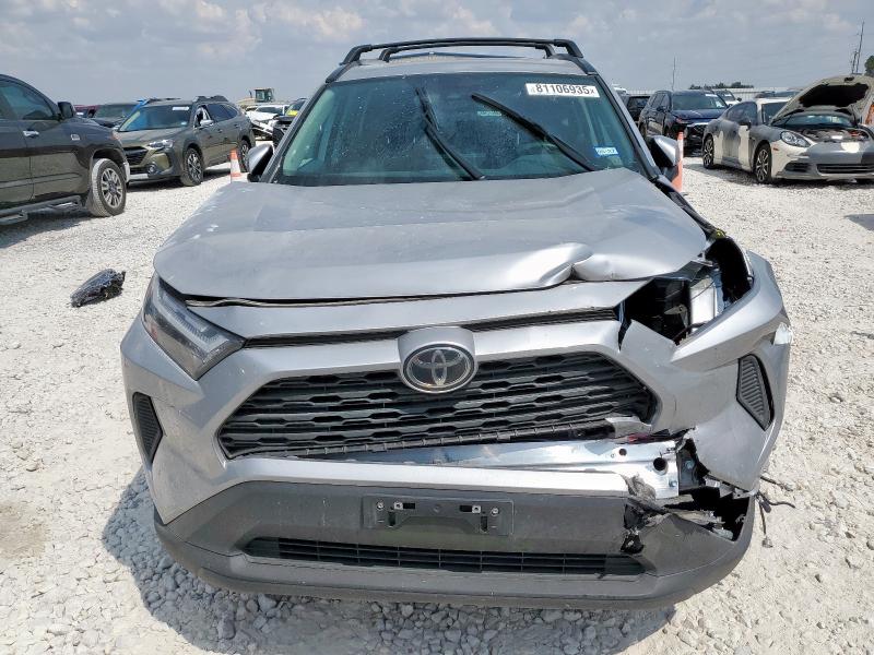 4T3RWRFV5SU187389 - 2025 TOYOTA RAV4 XLE SILVER photo 5