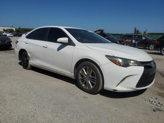 4T1BF1FK2GU198455 - 2016 TOYOTA CAMRY LE WHITE photo 4
