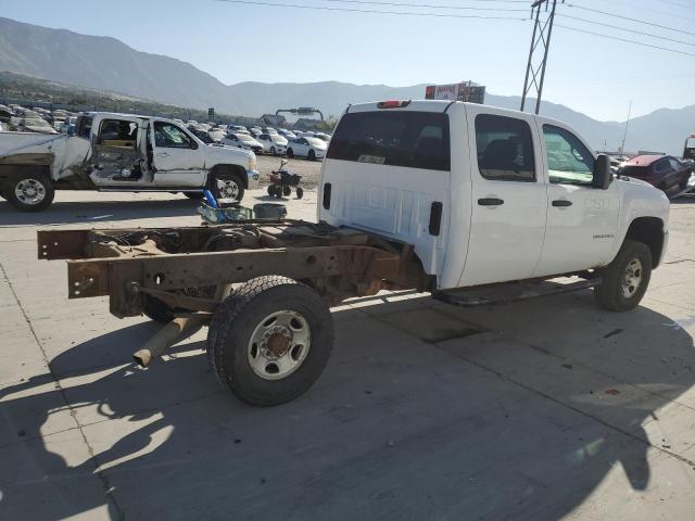 1GCHK23K98F106378 - 2008 CHEVROLET SILVERADO K2500 HEAVY DUTY WHITE photo 3