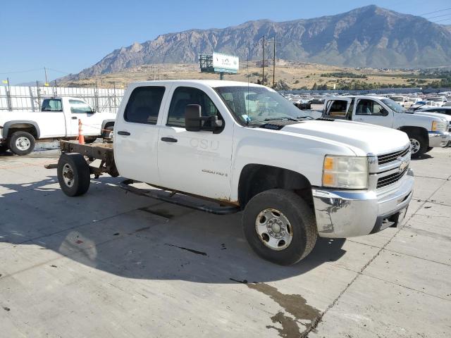 1GCHK23K98F106378 - 2008 CHEVROLET SILVERADO K2500 HEAVY DUTY WHITE photo 4