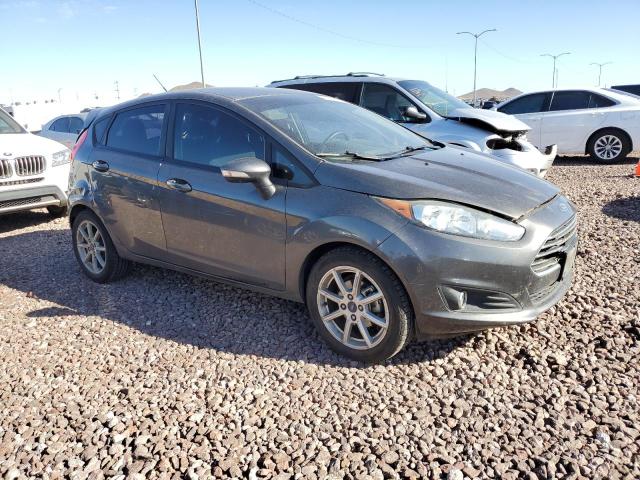 3FADP4EJ0GM139385 - 2016 FORD FIESTA SE GRAY photo 4