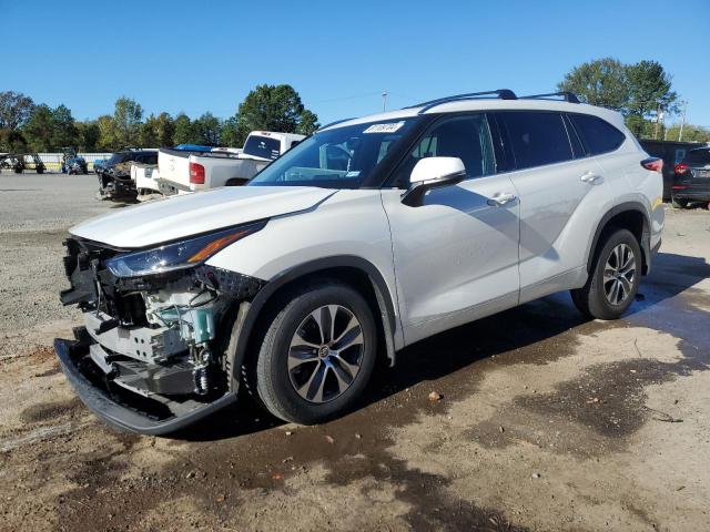 5TDGZRBH6MS550348 - 2021 TOYOTA HIGHLANDER XLE WHITE photo 1