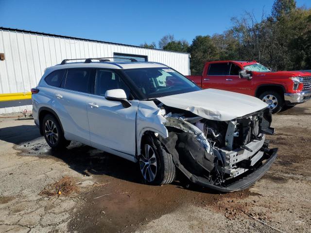 5TDGZRBH6MS550348 - 2021 TOYOTA HIGHLANDER XLE WHITE photo 4